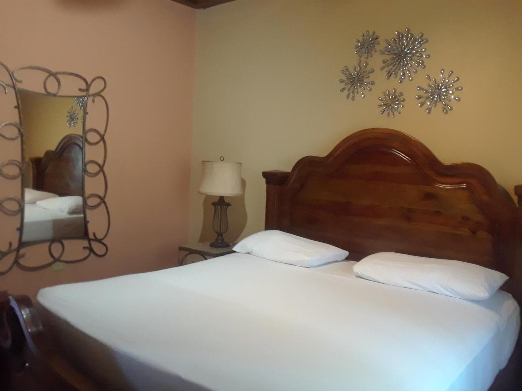 Spanish Dream Hotel Kingston Phòng bức ảnh