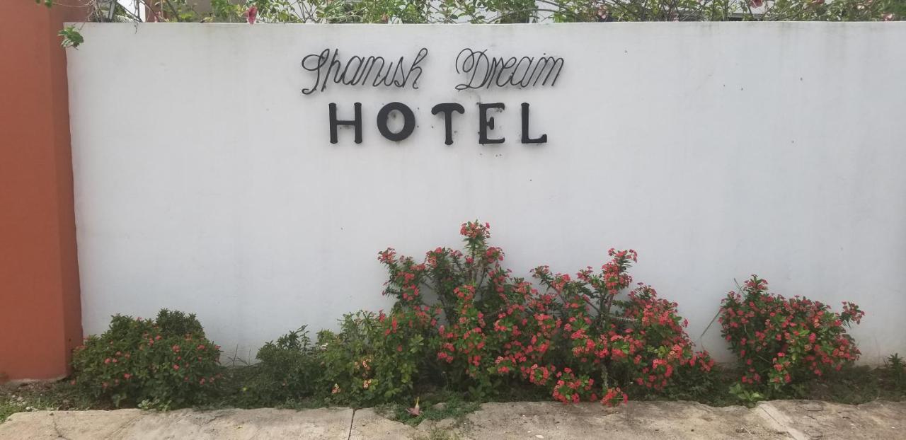 Spanish Dream Hotel Kingston Ngoại thất bức ảnh